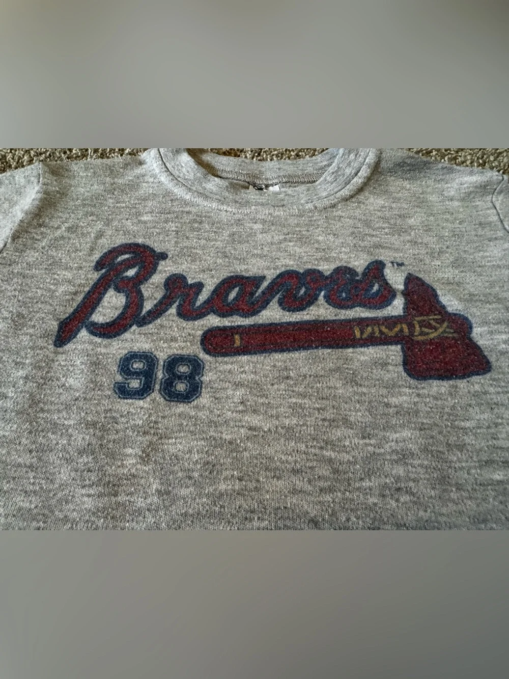 Atlanta Braves Morgan wallen 98 Laughing Giraffe Toddler boys gray shirt 4T